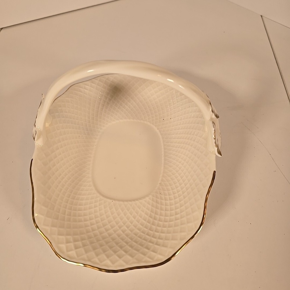 Mikasa Small Basket Ivory With Gold Trim, Bone China - Picture 2 of 6